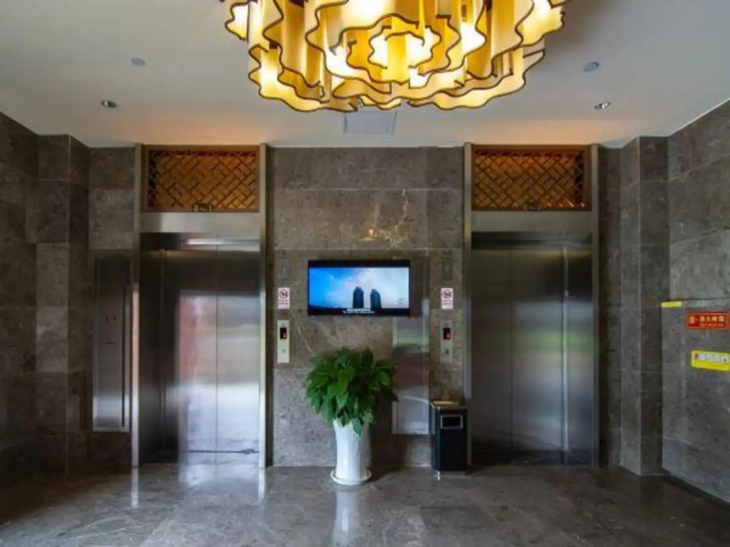 Jinfoshan Liangjiang Holiday Hotel