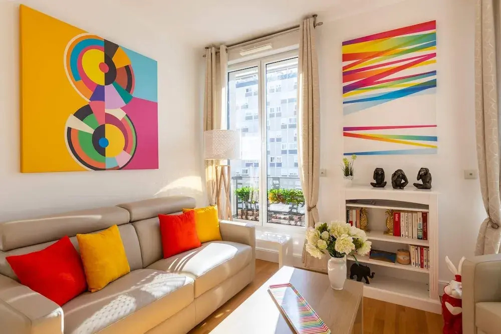 Bright and Colourful Apartment in the City Centre