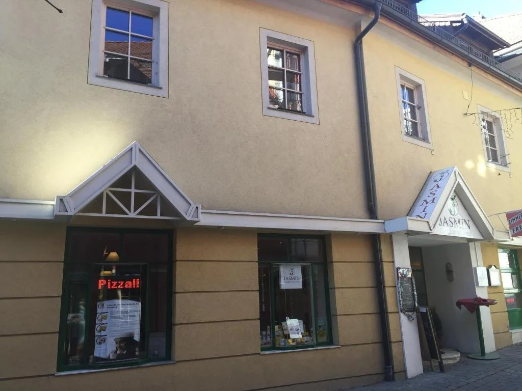 Jasmin Pension Central Location Shared Kitchen Pet Friendly
