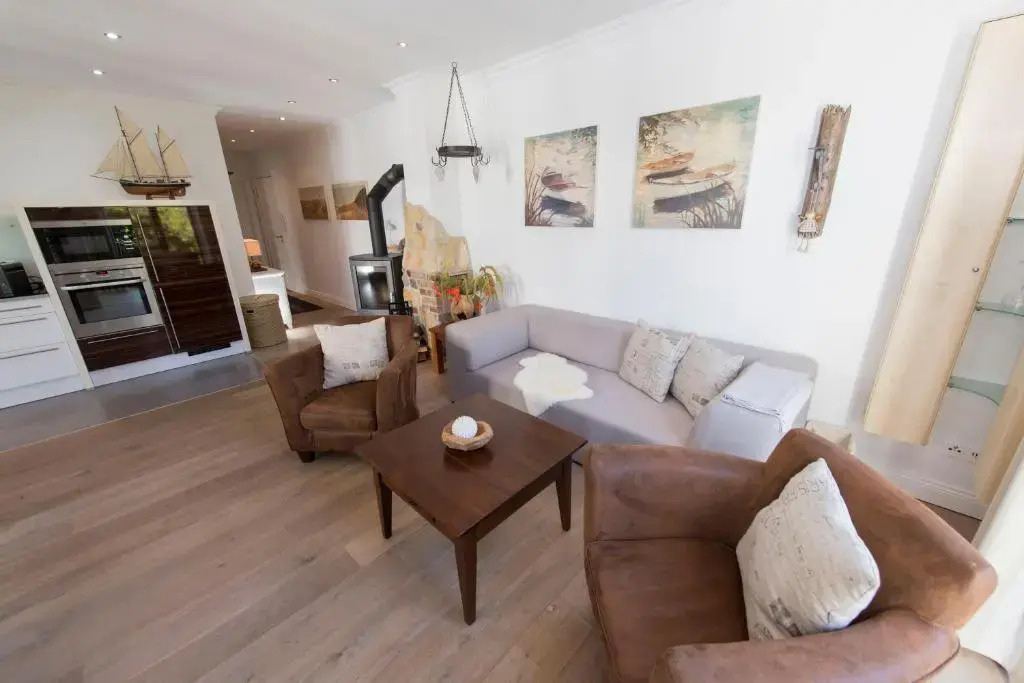Villa Paula in Sellin - WG01 "Findling" strandnah mit Kamin, Terrasse, Balkon