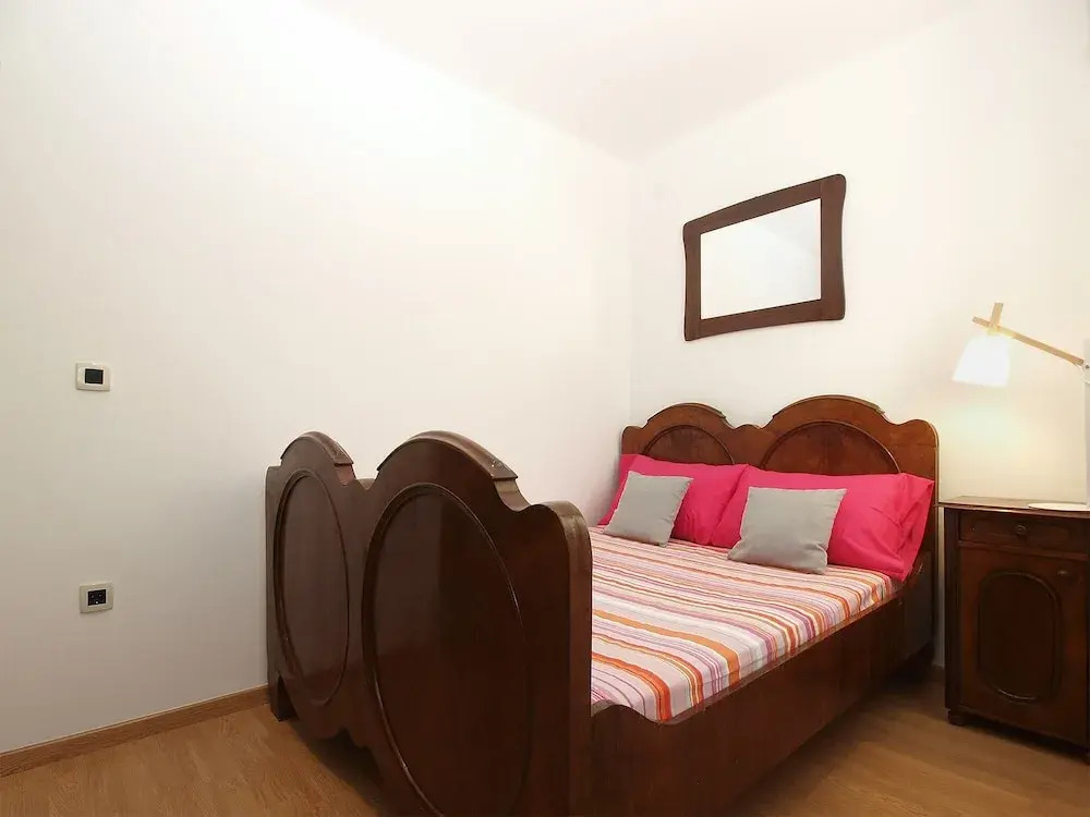 Apartment 1868