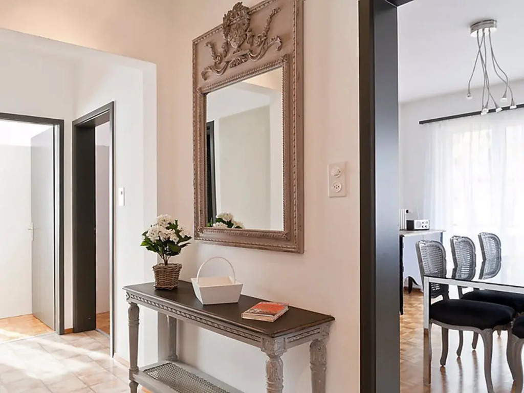 Large Suite 34623