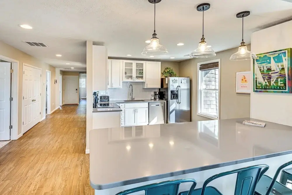 Walk to Academy: Lake Max Family Penthouse