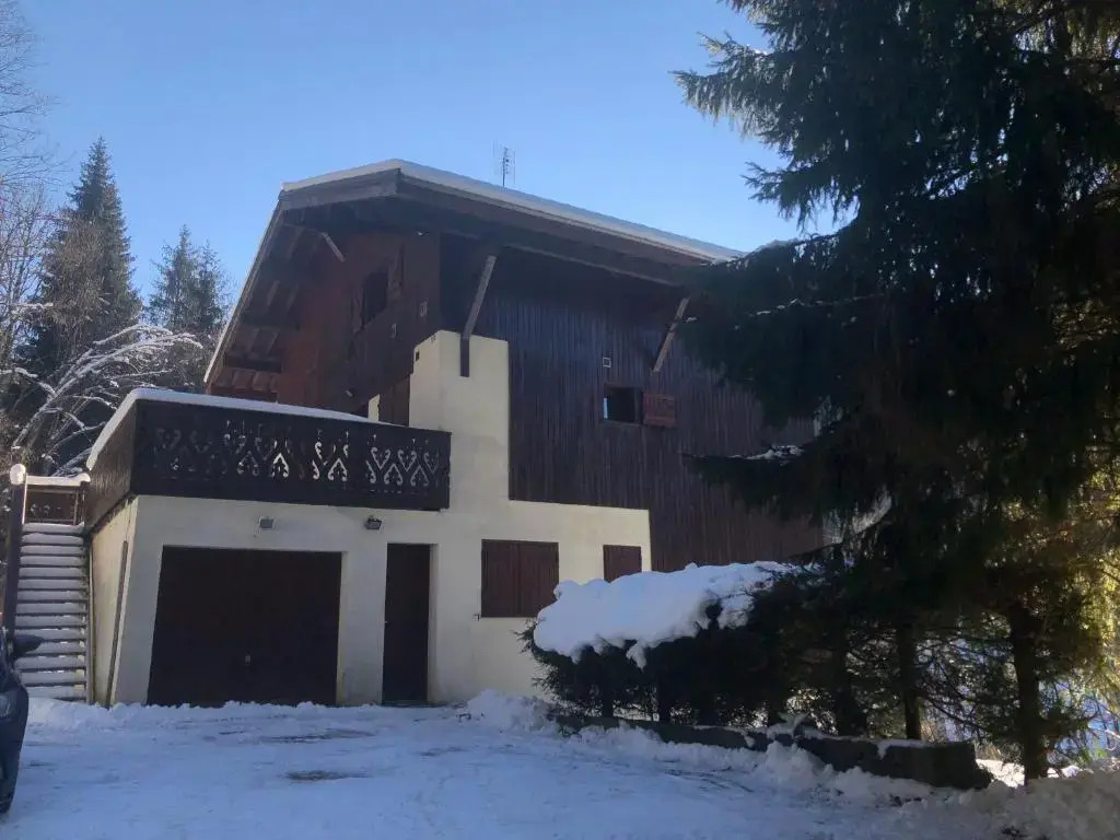 Chalet Rivière du Bon Nant Location de 6 à 14 personnes en Haute Savoie