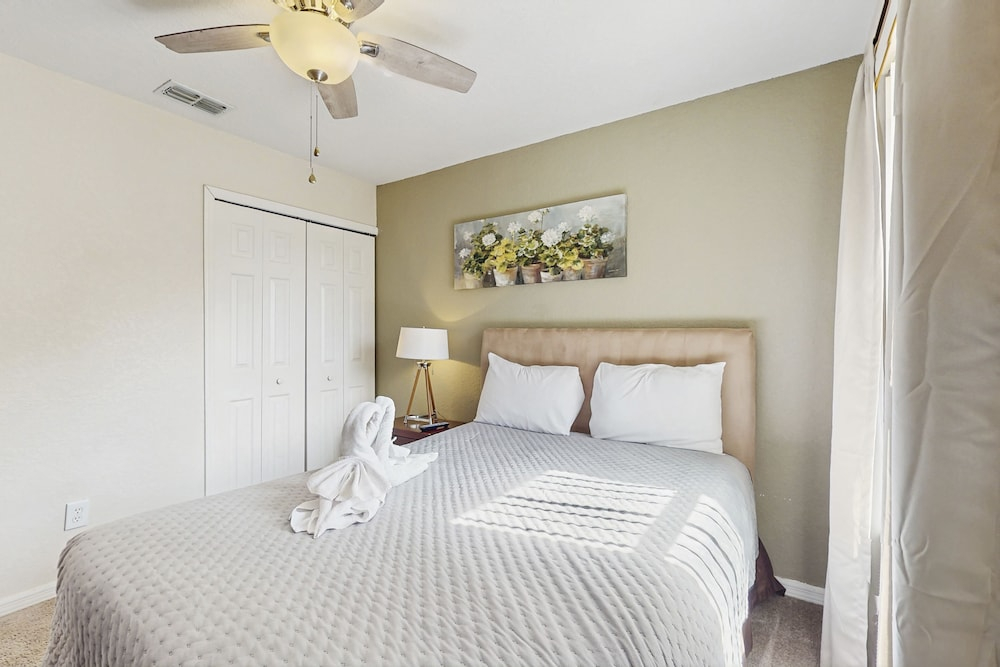 Wonderful, Two-level Home Close to Theme Parks With W/d, Central AC & Patio