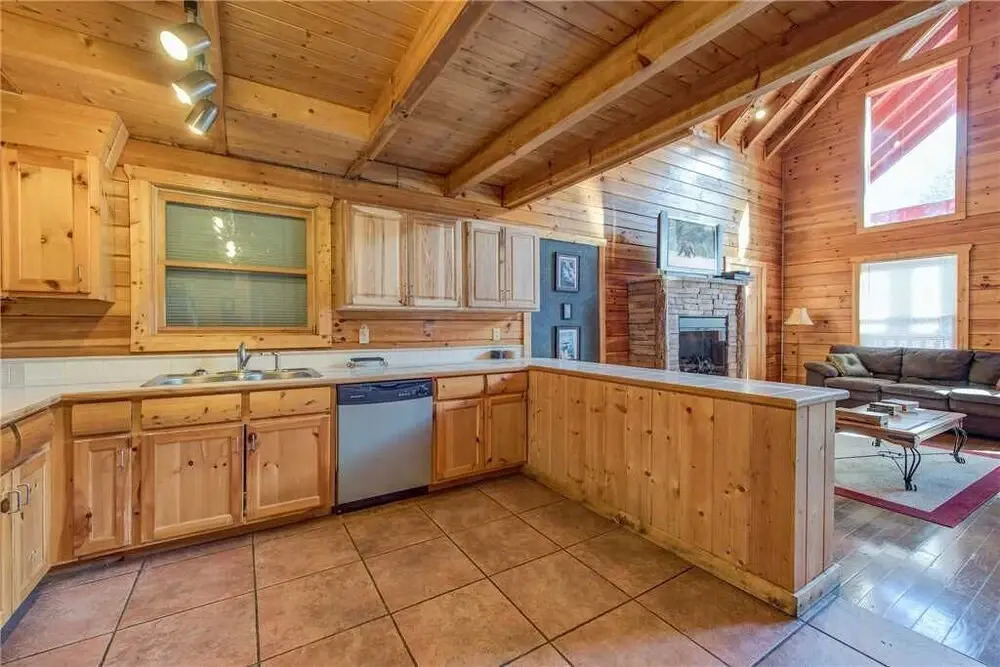 Take It Easy 3 Bedroom Home with Hot Tub
