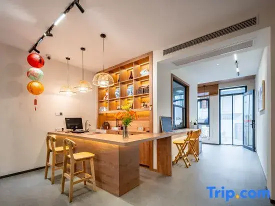 Wuyuan Jiushe B&B
