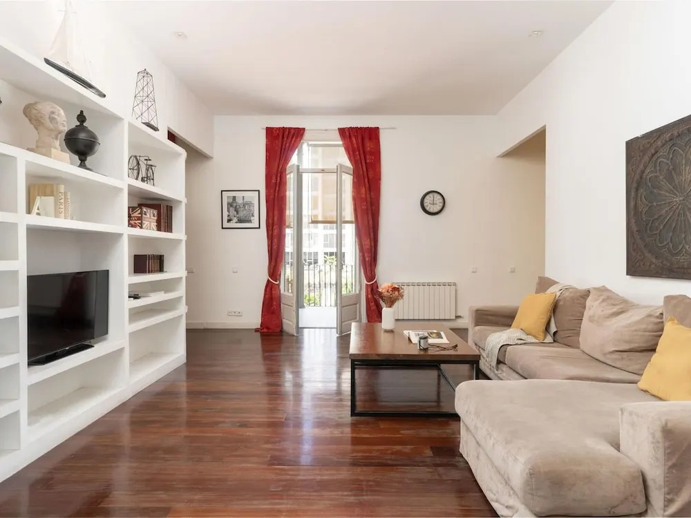 Apartamento de Tres Habitaciones con Terraza 11B