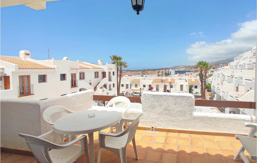 Beautiful apartment in Los Cristianos with 2 Bedrooms, WiFi and Swimming pool