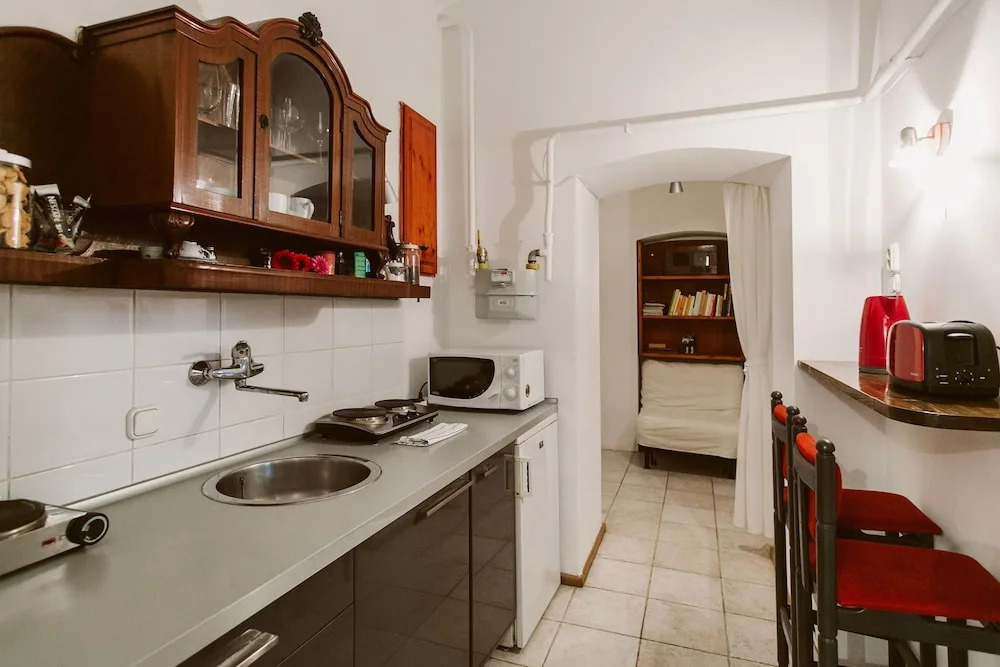 Hunyadi 4 Apartment I.