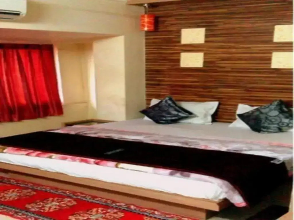 OYO 2289 Hotel Radha Palace