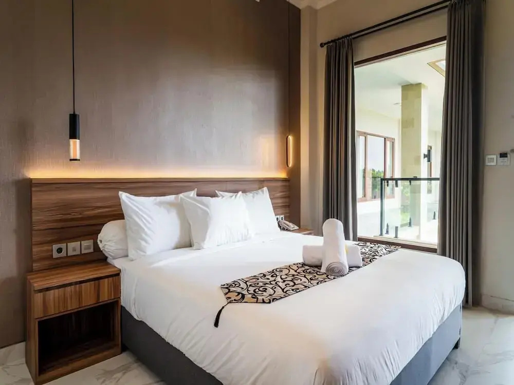 Ayers Hotel