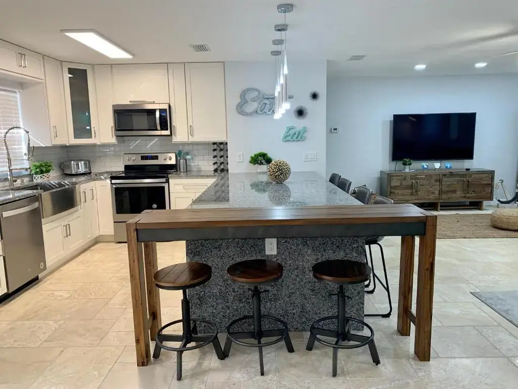 Modern Coastal Home near Siesta Key and Downtown