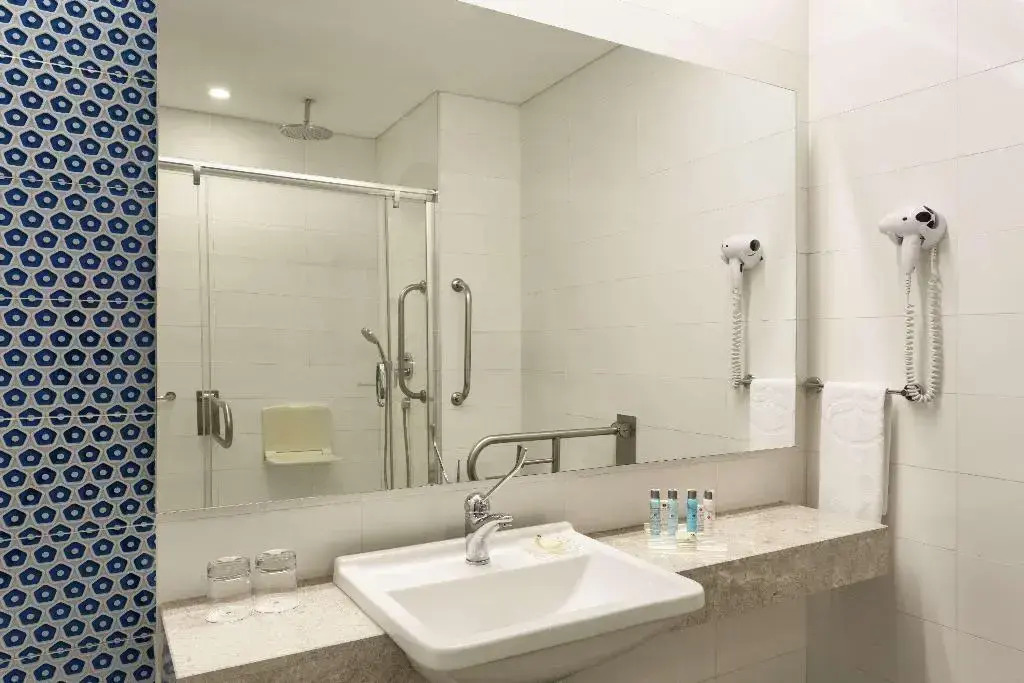 Ramada Hotel and Suites Kemalpasa Izmir