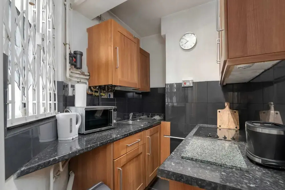 Fantastic 1BR Flat in East London for 2 Guests!