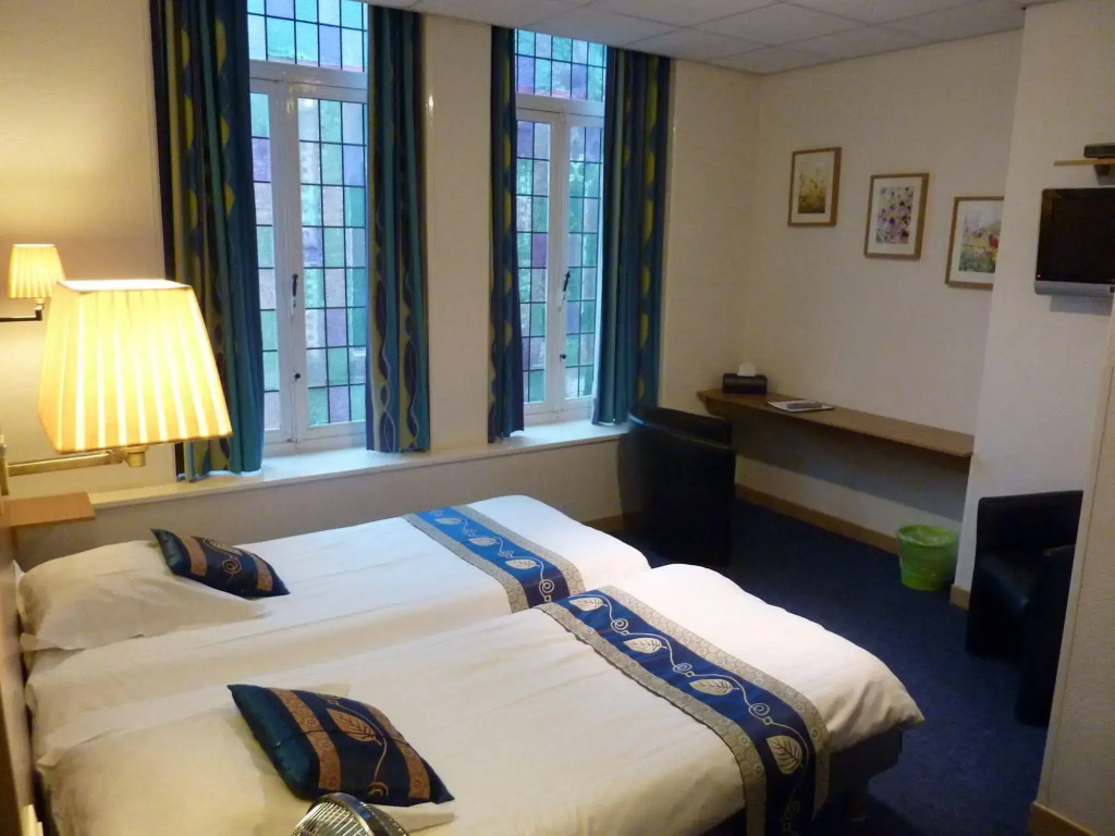 Hotel Asiris