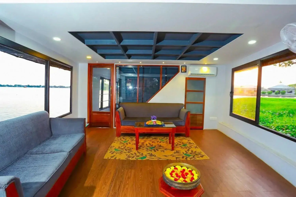 Private Houseboat