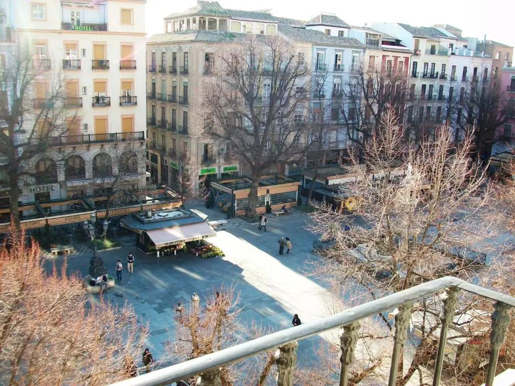 Khu Hotel