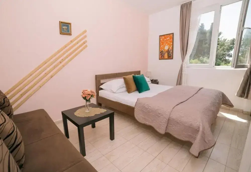 Room-comfort Apartment With Sea View & P
