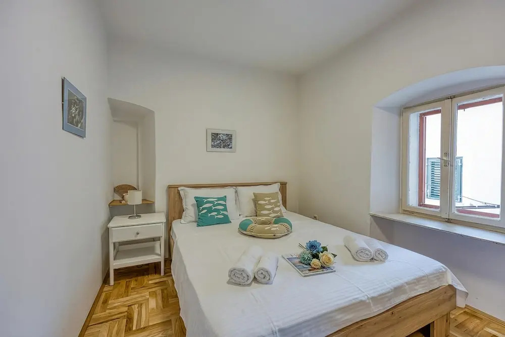 Old Bay Leave Town Apartment