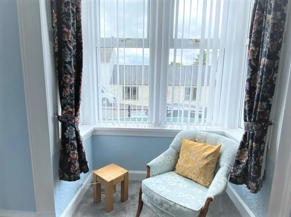 Beautiful, Spacious Flat in St Johns Town of Dalry