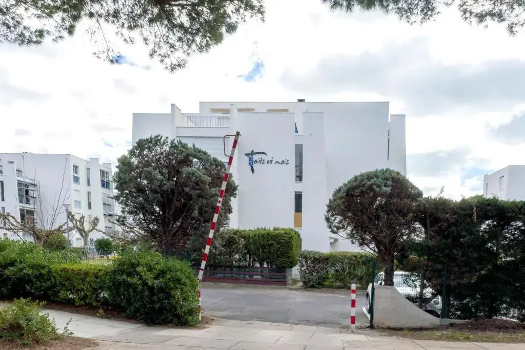 5 toits et mois Studio 2 pers Parking privatif Balcon et WIFI 10 mn plage et centre ville a pied