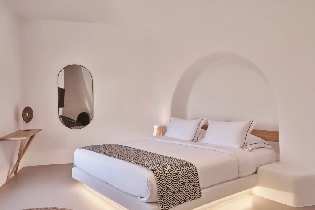 Hill Club Naxos