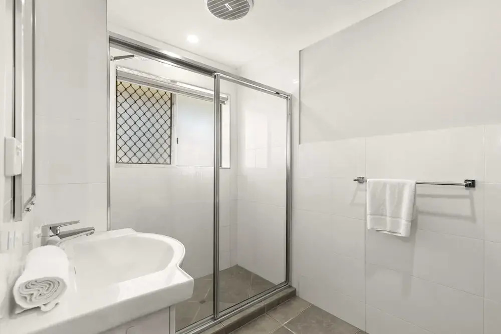 Charming 3-bed Apartment Near Local Shops