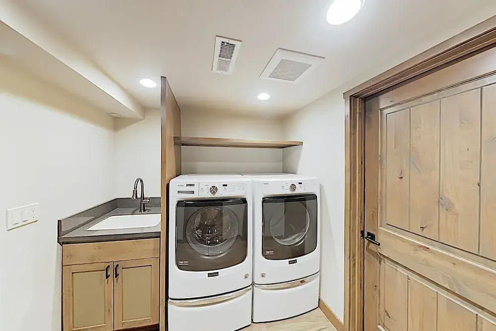 New Listing! Custom Alpine Home w/ Private Hot Tub home