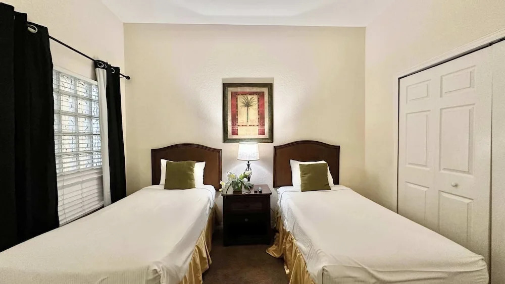 Comfy Cove Resort Stay for 8