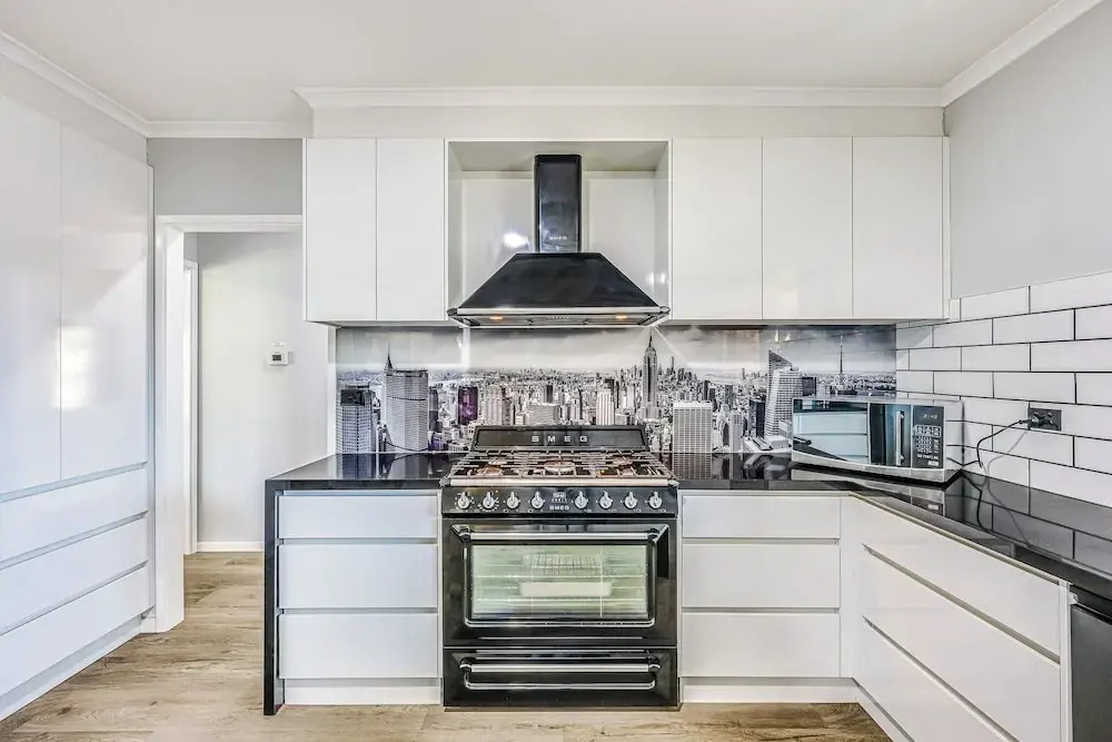 StayAU Pet-Friendly 7BR Spacious Retreat