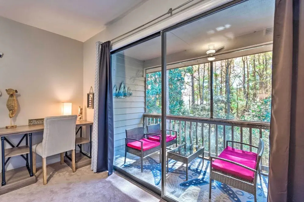 Renovated Gem w/ Pool Access: 1/4 Mi to Beach