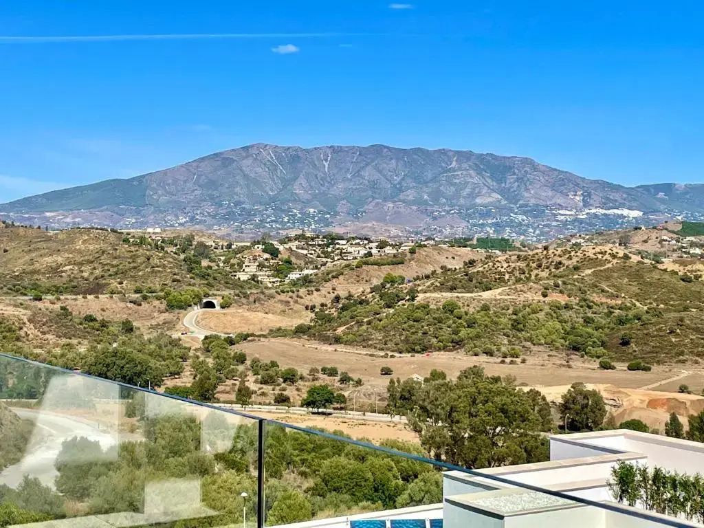 Sea View at Casa Banderas La Cala 3 bed Luxurious holiday home Padel & Gym