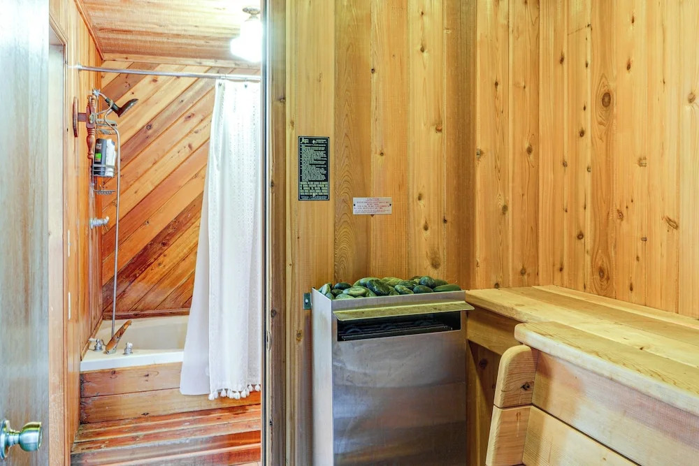 Private Sauna & Mtn-view Deck! Kern County Home
