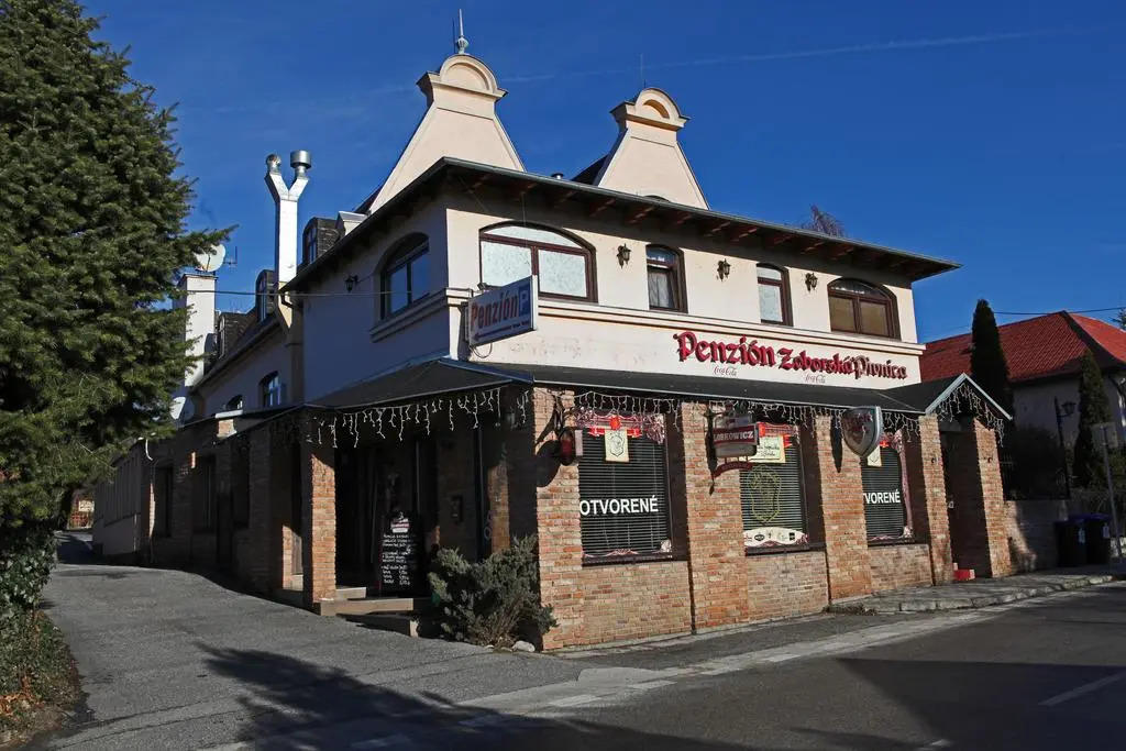 Penzión Wellness & Restaurant Zoborská, free parking