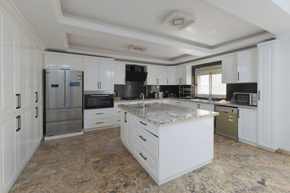 ALSAWAH Majestic 6BR Residence & Oasis