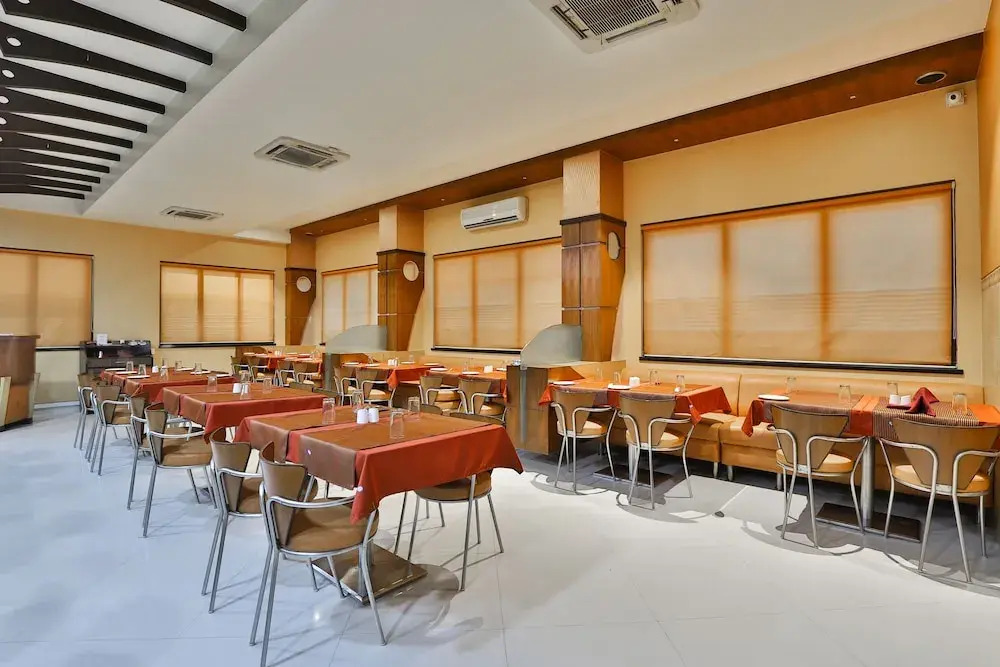 OYO 35378 Galaxy Residency