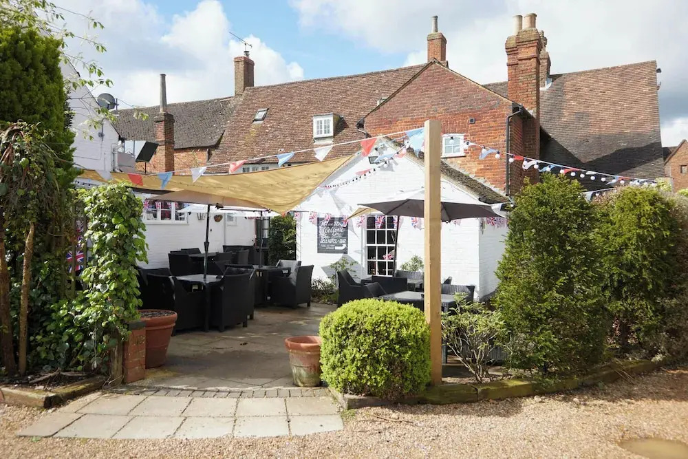 The Bell Hotel Woburn By Greene King Inns