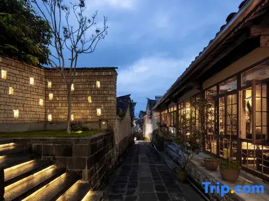 Luobai Homestay (Heshun Ancient Town)