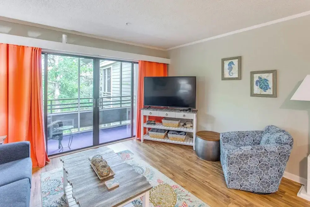 Walk to Beach & Barefoot Landing: Resort Condo!