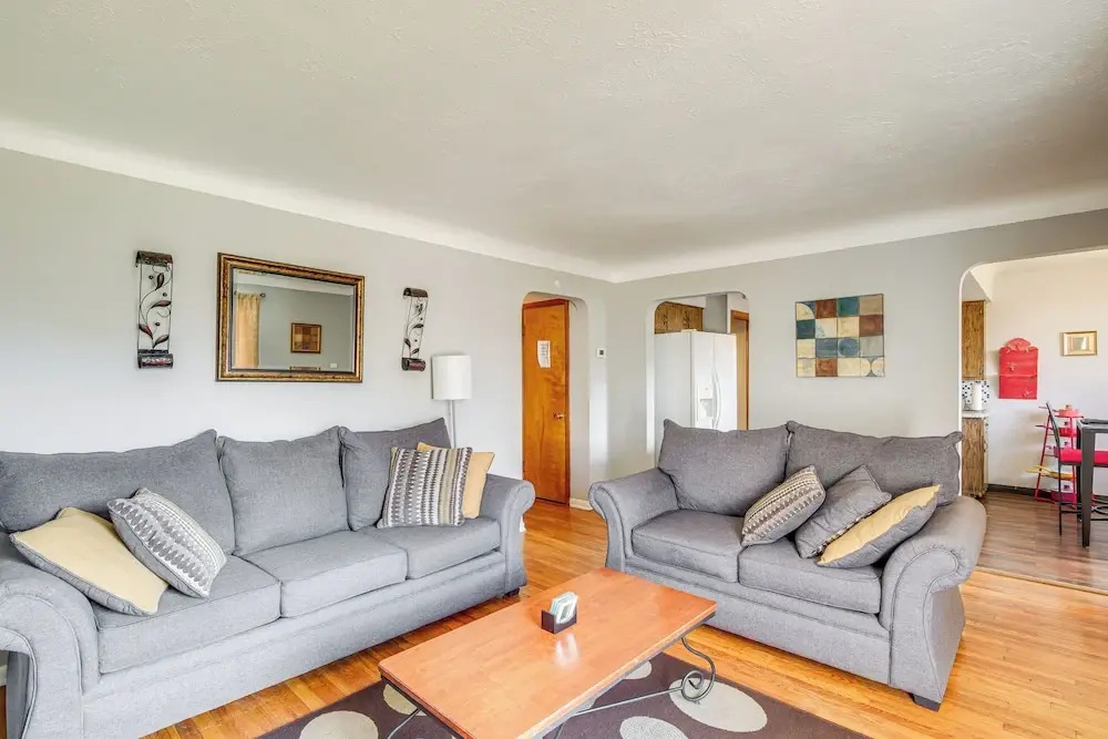 8 Mi to Dtwn Cleveland: Quiet Home w/ Fenced Yard