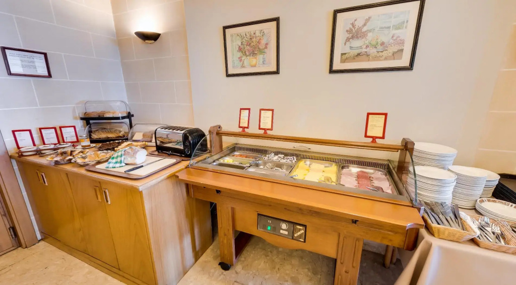 Sliema Chalet Hotel