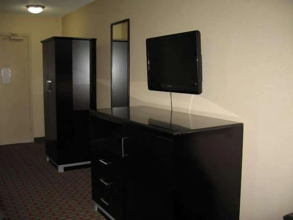 Отель Элмвуд-Парка Townhouse Inn & Suites