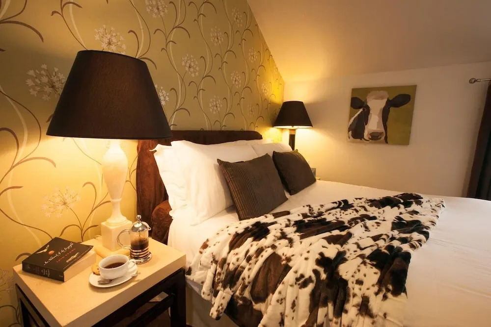 Hollybush Inn