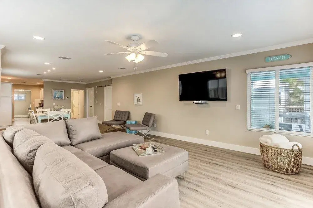 Sparkling Retreat Steps to Beach Fenced Backyard Snowbird Availability