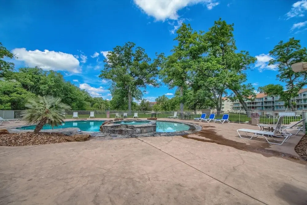 Ww H202 Mather Street Retreat 2 Bedroom Condo by RedAwning