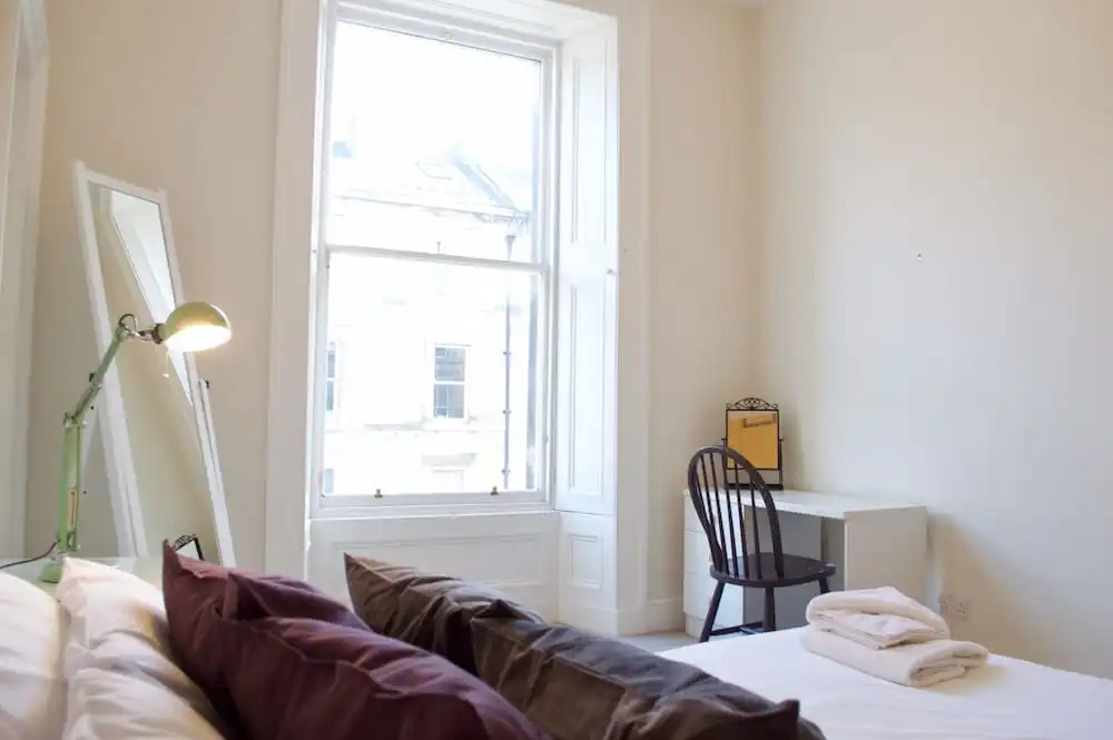 2 Bedroom Flat Near City Centre