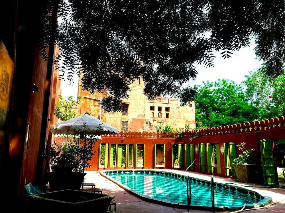 Hotel Bhairon Vilas