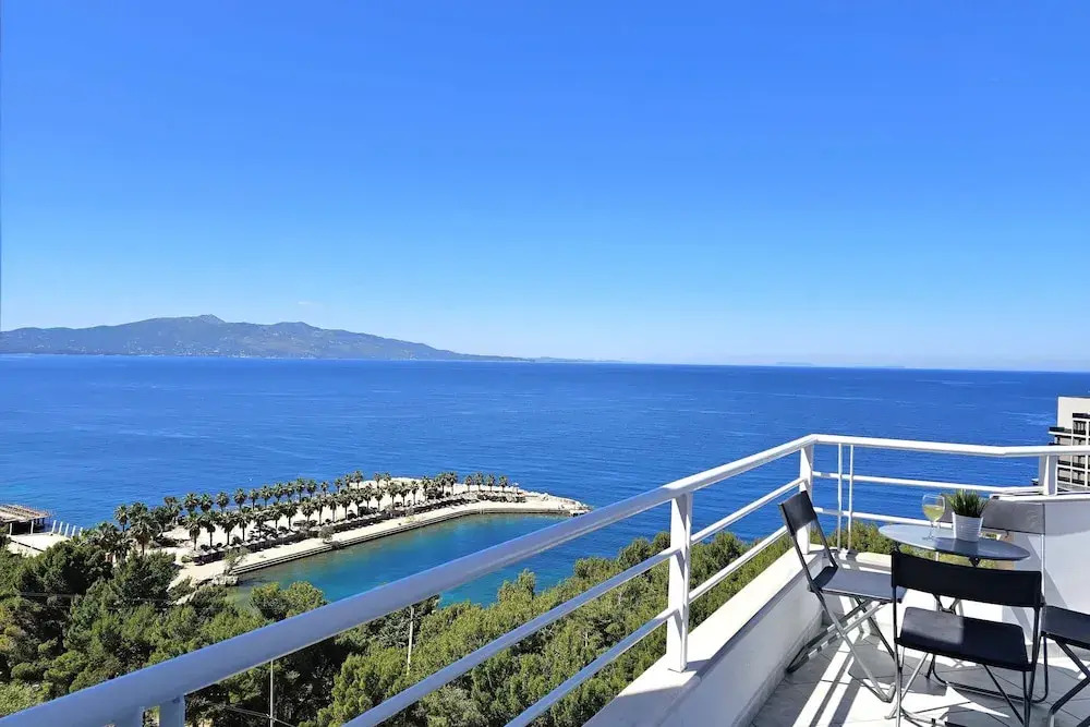 Two Bedroom Apartment With Sea View-061