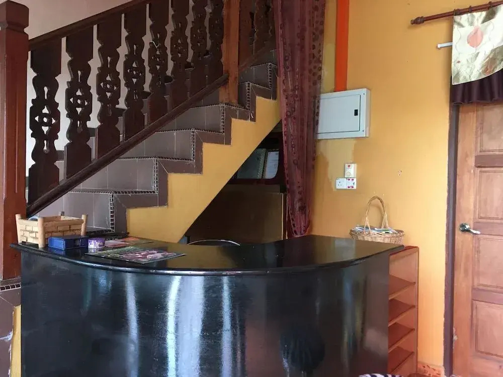 OYO 89653 Anisaa Inn